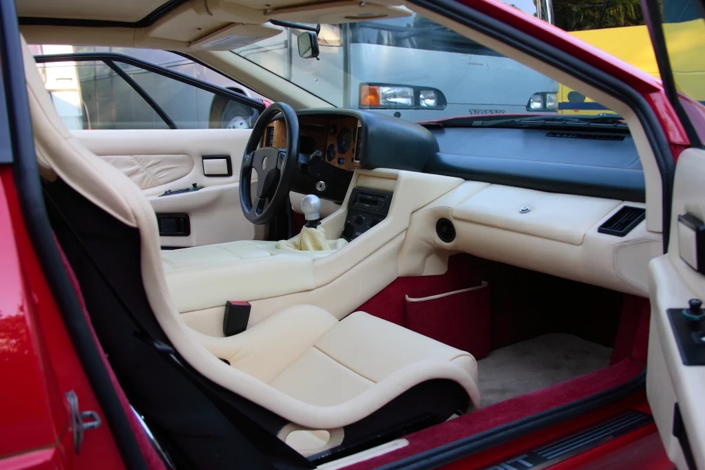 Esprit interior with cream leather seats, dashboard and door trim