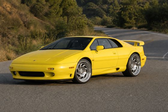 AI-generated preview of a yellow 2000 Lotus Esprit V8 on Splux SD-18 wheels